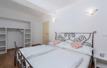 4-Bedroom Villa with Private Pool in Višnjan