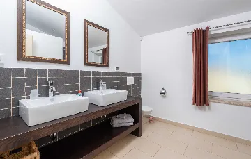 4-Bedroom Villa with Private Pool in Višnjan