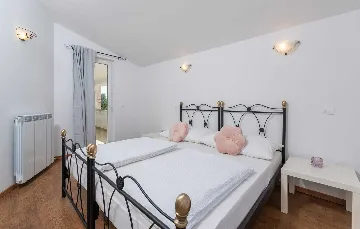 4-Bedroom Villa with Private Pool in Višnjan