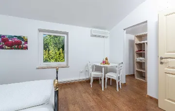 4-Bedroom Villa with Private Pool in Višnjan