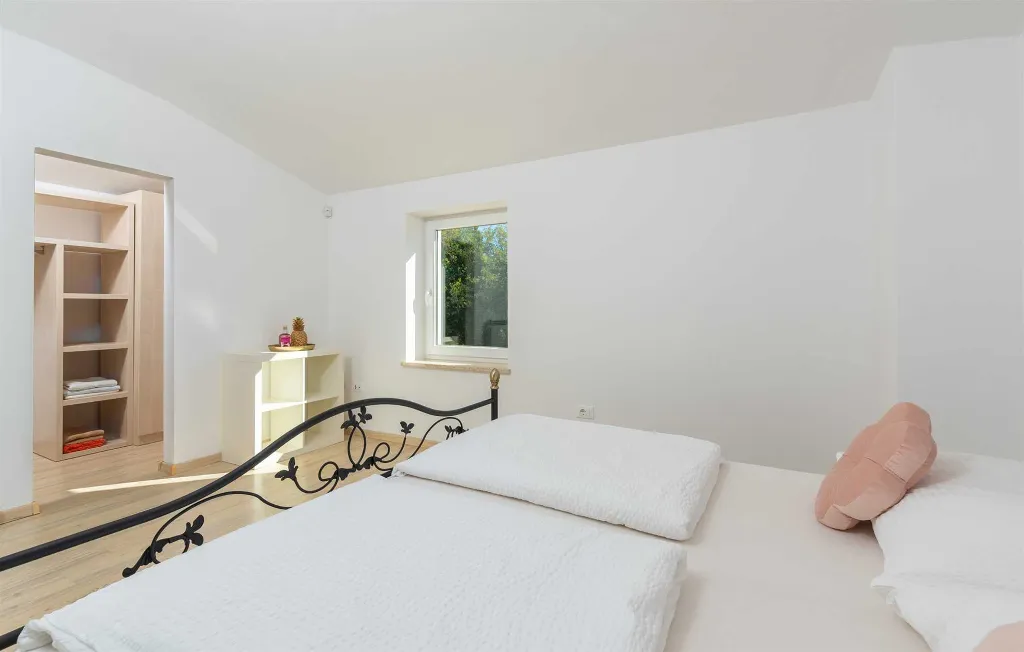 4-Bedroom Villa with Private Pool in Višnjan