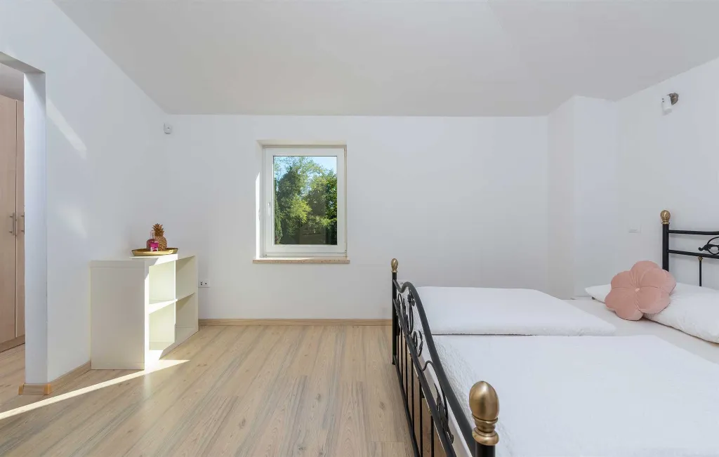 4-Bedroom Villa with Private Pool in Višnjan