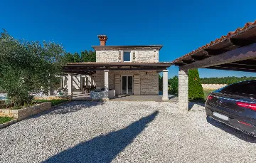 4-Bedroom Villa with Private Pool in Višnjan
