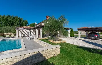 4-Bedroom Villa with Private Pool in Višnjan