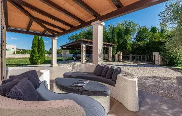 4-Bedroom Villa with Private Pool in Višnjan