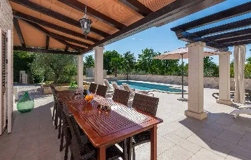 4-Bedroom Villa with Private Pool in Višnjan