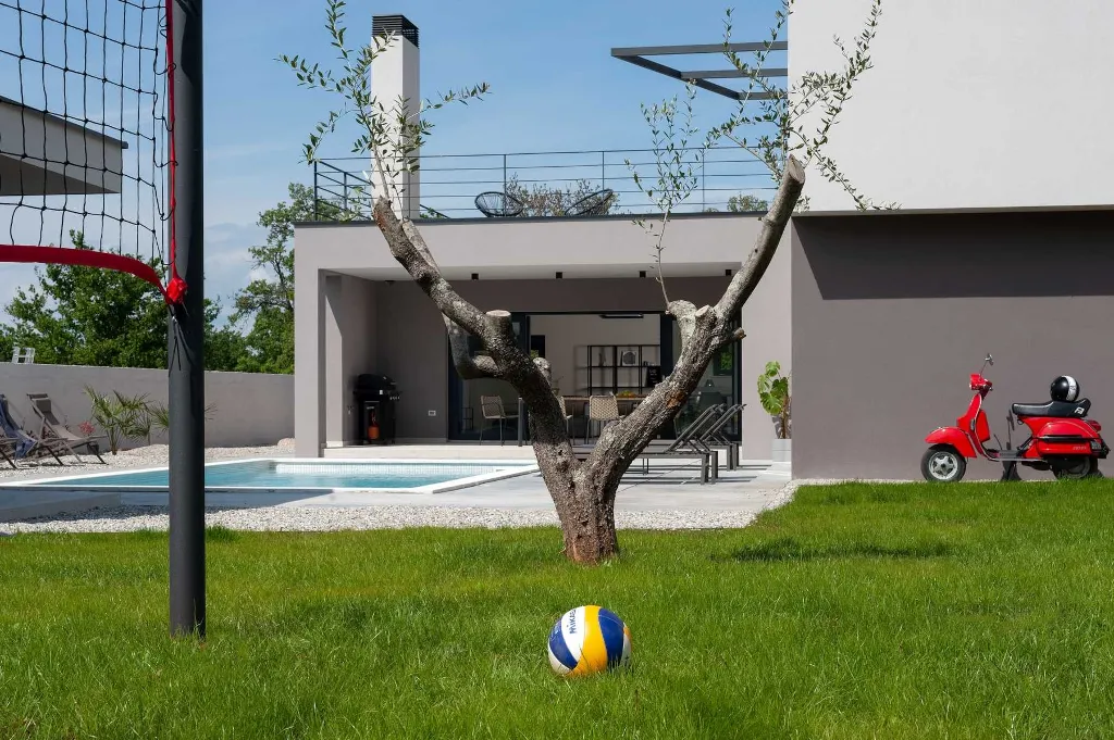 4-Bedroom Villa in Vodnjan for Up to 10 Guests