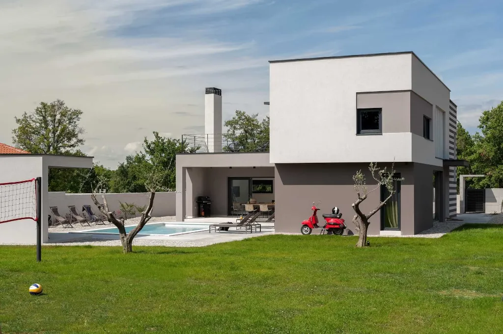 4-Bedroom Villa in Vodnjan for Up to 10 Guests
