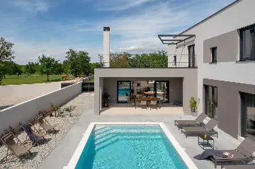 4-Bedroom Villa in Vodnjan for Up to 10 Guests