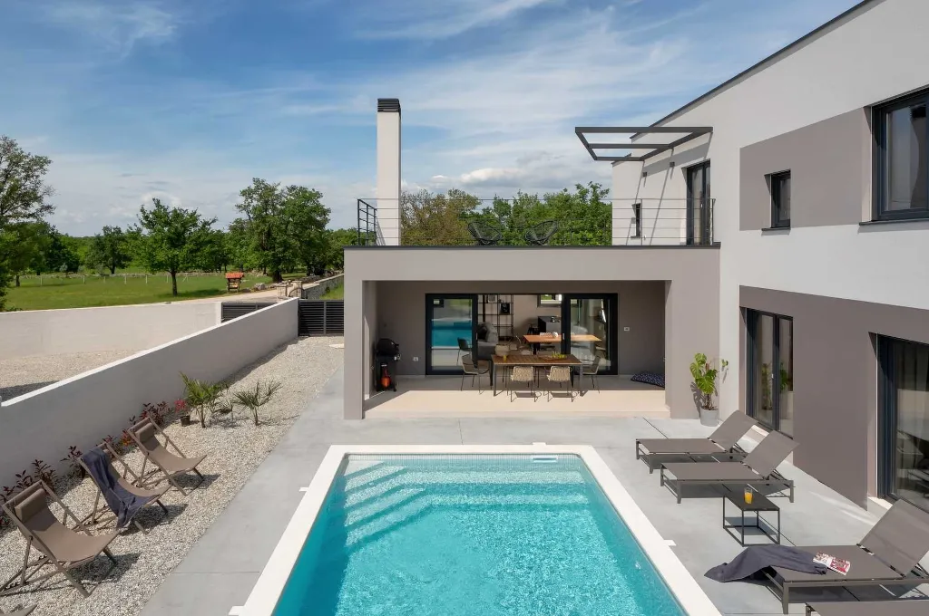 4-Bedroom Villa in Vodnjan for Up to 10 Guests
