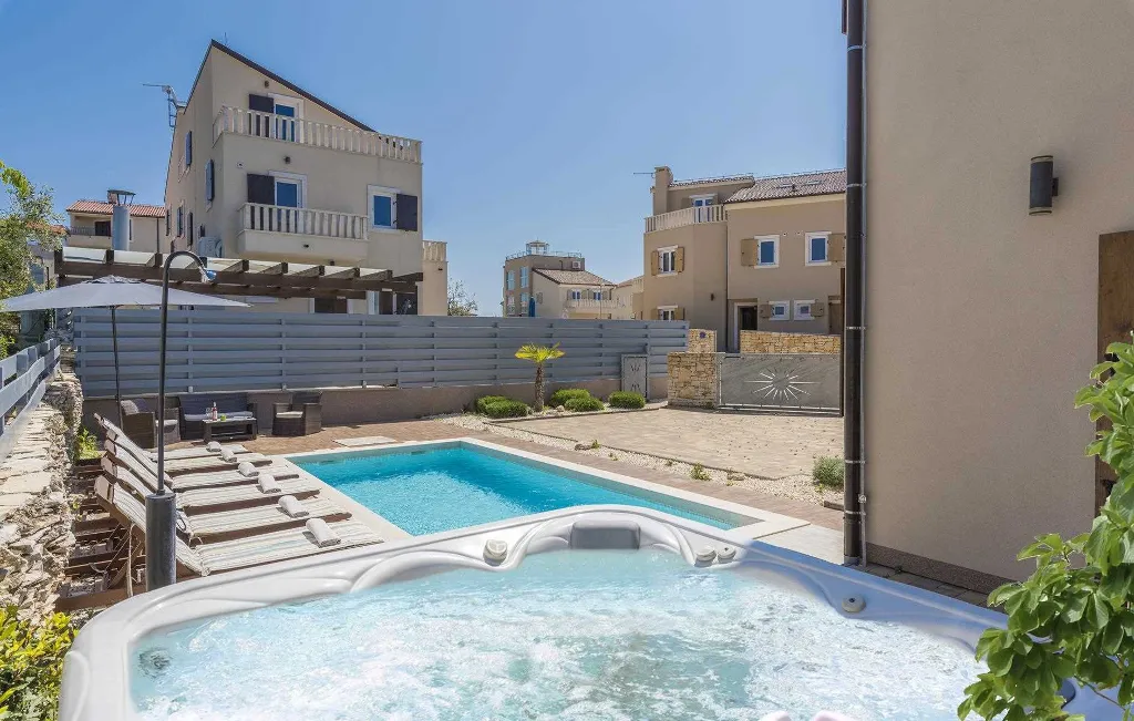 Spacious 6-Bedroom Villa in Premantura (Up to 14)