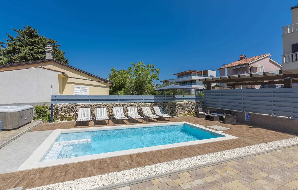 Spacious 6-Bedroom Villa in Premantura (Up to 14)