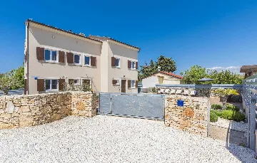 Spacious 6-Bedroom Villa in Premantura (Up to 14)