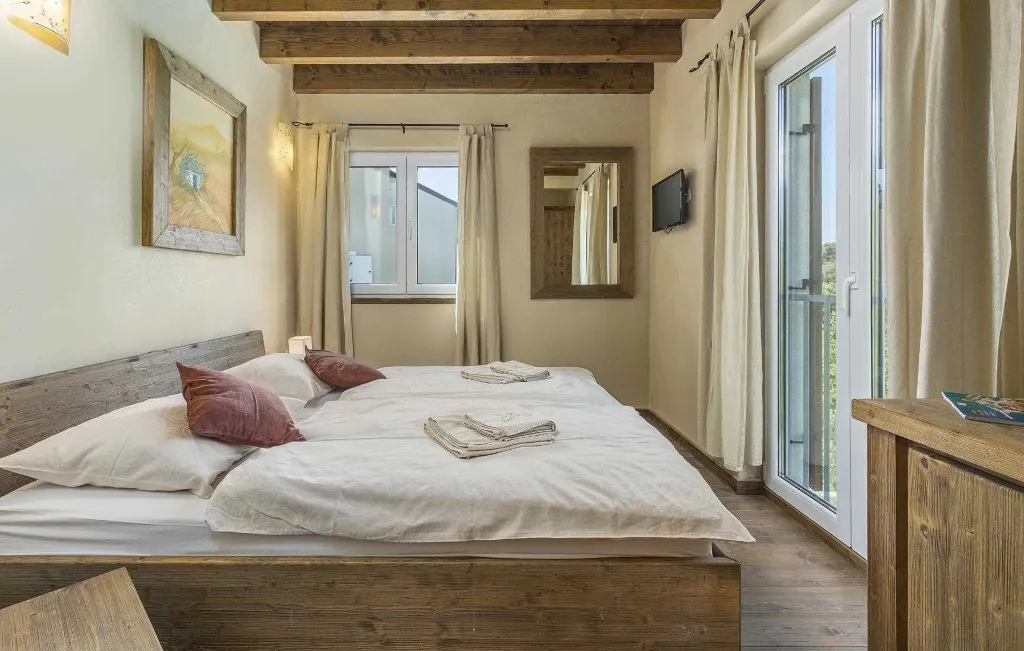 Spacious 6-Bedroom Villa in Premantura (Up to 14)