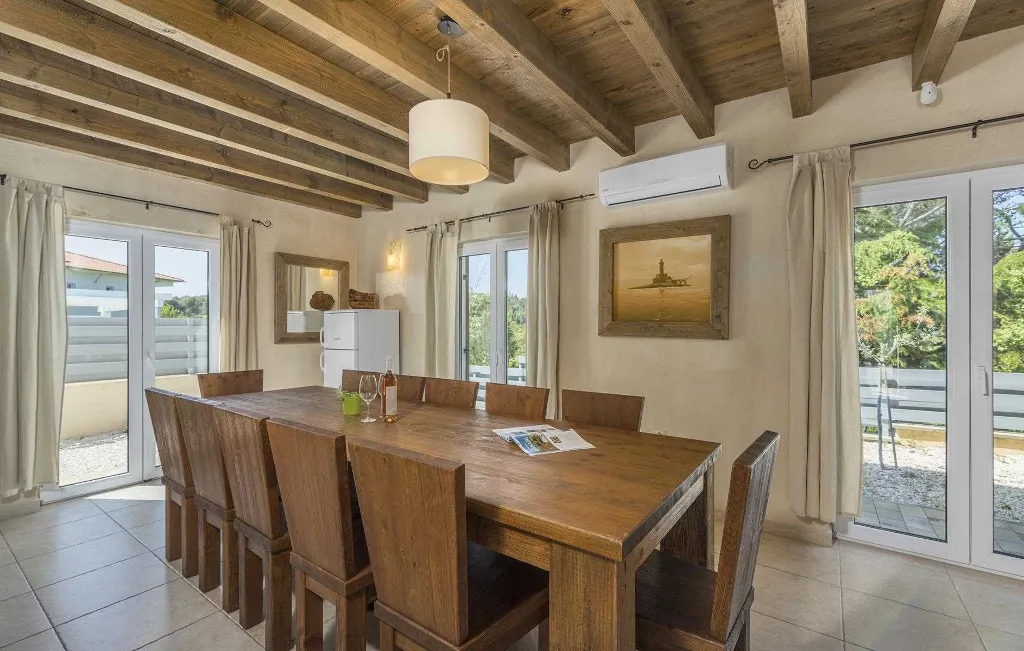 Spacious 6-Bedroom Villa in Premantura (Up to 14)
