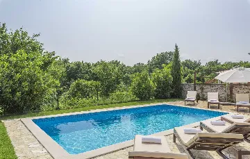 4-Bedroom Villa with Private Pool in Rojnići