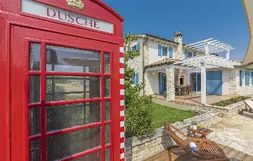 4-Bedroom Villa with Private Pool in Rojnići