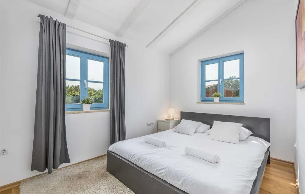 4-Bedroom Villa with Private Pool in Rojnići