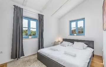 4-Bedroom Villa with Private Pool in Rojnići