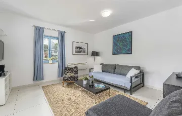 4-Bedroom Villa with Private Pool in Rojnići