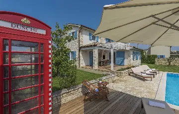 4-Bedroom Villa with Private Pool in Rojnići