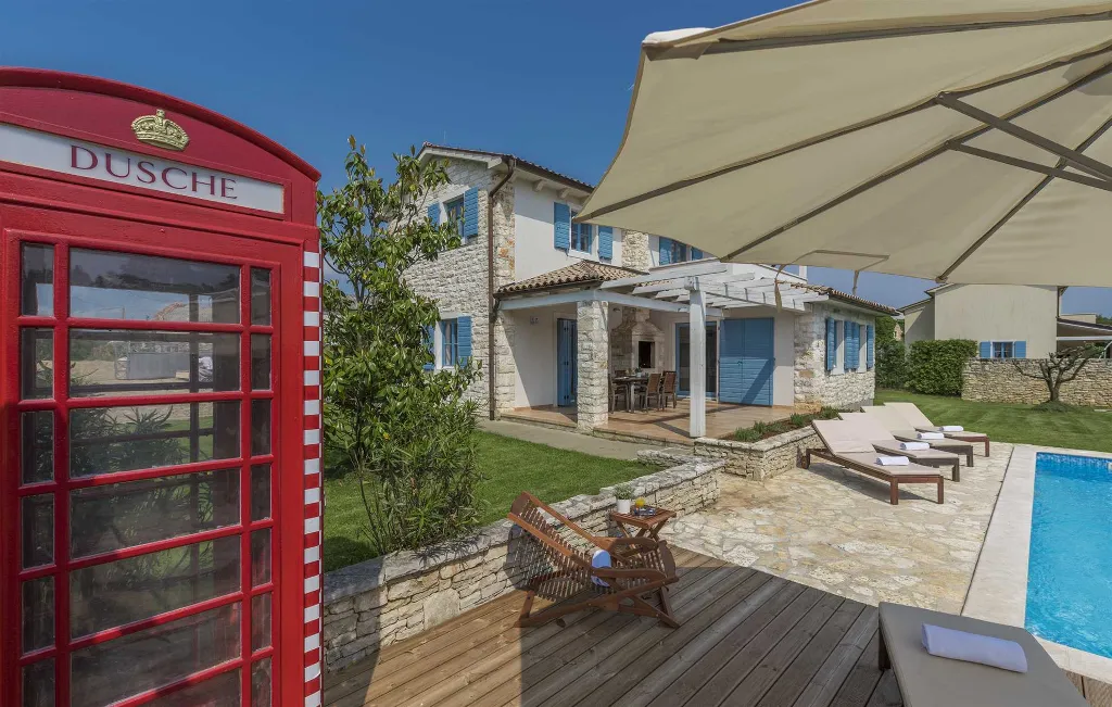 4-Bedroom Villa with Private Pool in Rojnići