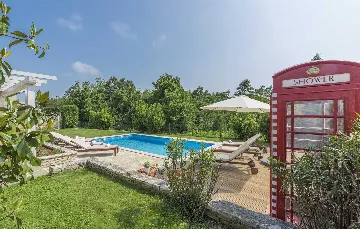 4-Bedroom Villa with Private Pool in Rojnići