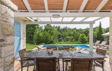 4-Bedroom Villa with Private Pool in Rojnići