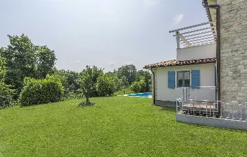 4-Bedroom Villa with Private Pool in Rojnići