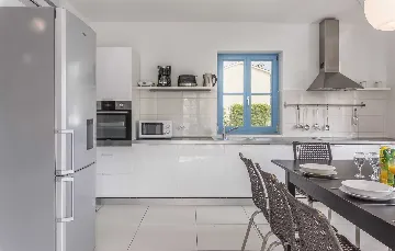 4-Bedroom Villa with Private Pool in Rojnići