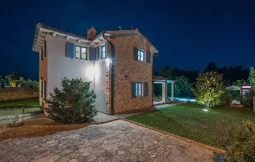 4-Bedroom Villa with Private Pool in Rojnići