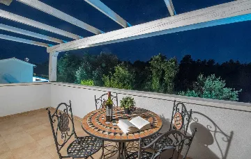 4-Bedroom Villa with Private Pool in Rojnići