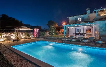 4-Bedroom Villa with Private Pool in Rojnići