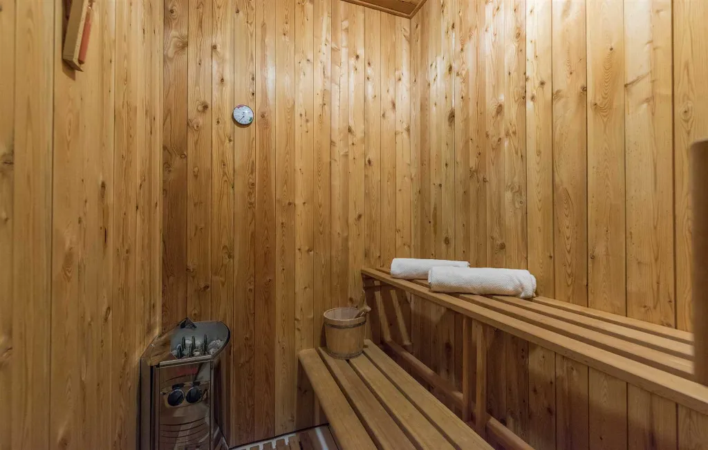 4-Bedroom Villa with Private Pool in Rojnići