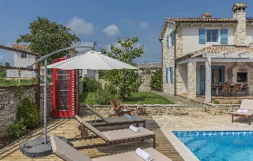 4-Bedroom Villa with Private Pool in Rojnići