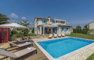 4-Bedroom Villa with Private Pool in Rojnići