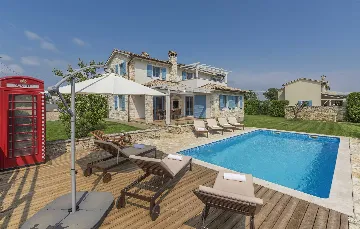 4-Bedroom Villa with Private Pool in Rojnići