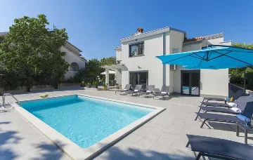 Poreč 4-Bedroom Villa with Private Pool and Terrace