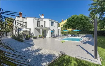 Poreč 4-Bedroom Villa with Private Pool and Terrace