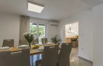 Poreč 4-Bedroom Villa with Private Pool and Terrace