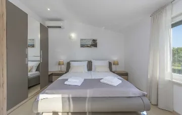 Poreč 4-Bedroom Villa with Private Pool and Terrace