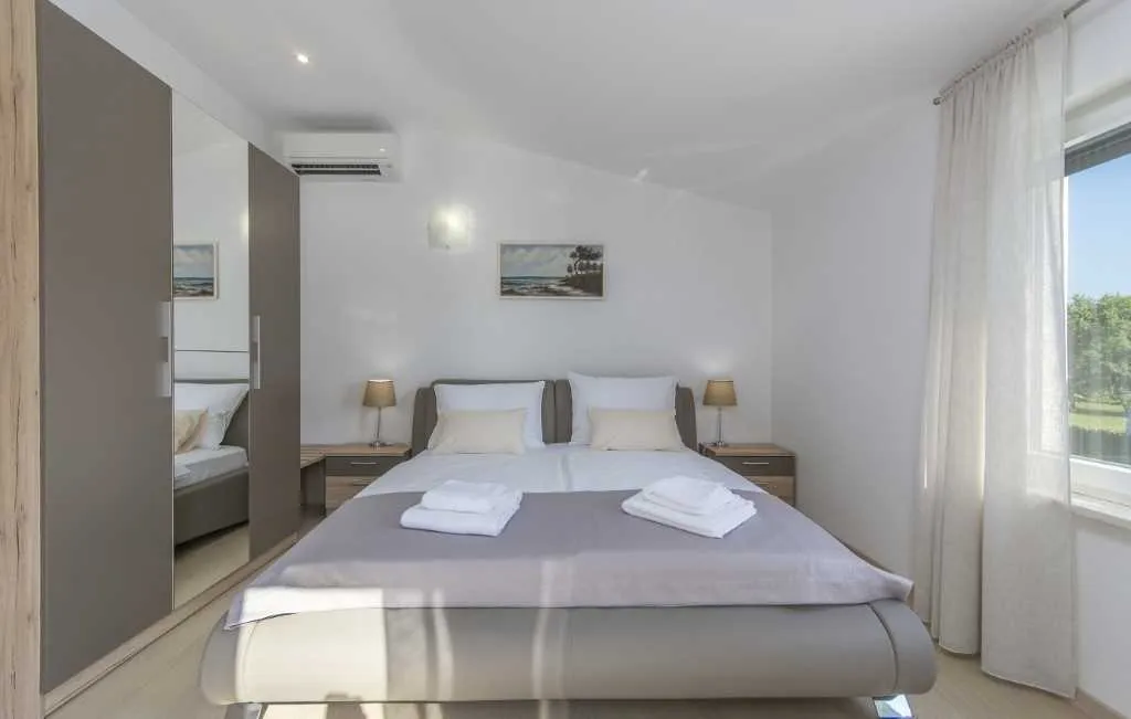 Poreč 4-Bedroom Villa with Private Pool and Terrace