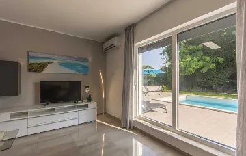 Poreč 4-Bedroom Villa with Private Pool and Terrace