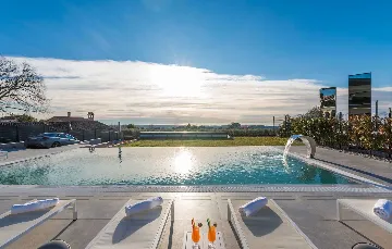 Kaštelir Villa for Up to 10 Guests with Private Pool