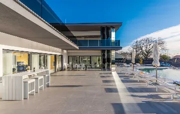 Kaštelir Villa for Up to 10 Guests with Private Pool