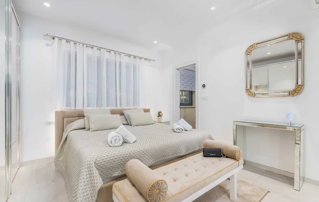 Kaštelir Villa for Up to 10 Guests with Private Pool