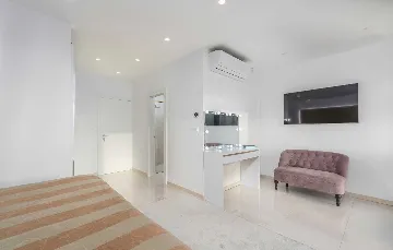 Kaštelir Villa for Up to 10 Guests with Private Pool