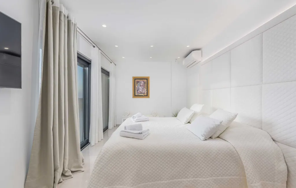 Kaštelir Villa for Up to 10 Guests with Private Pool