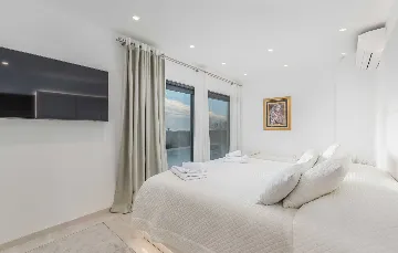 Kaštelir Villa for Up to 10 Guests with Private Pool