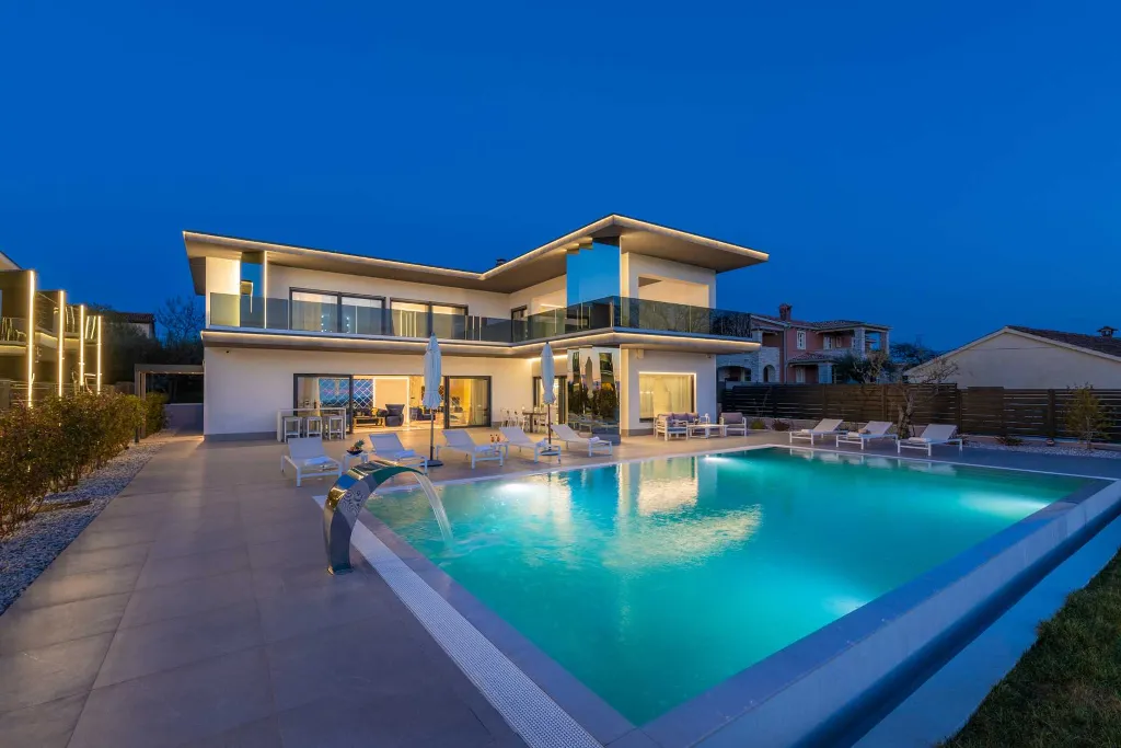 Kaštelir Villa for Up to 10 Guests with Private Pool
